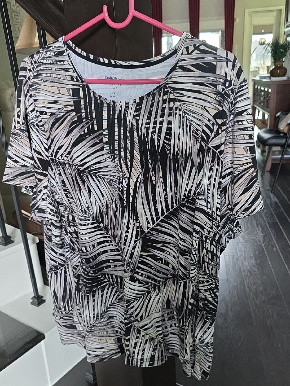 croft & barrow Black and Cream Palm-Print Ruffle Short Sleeve Tee